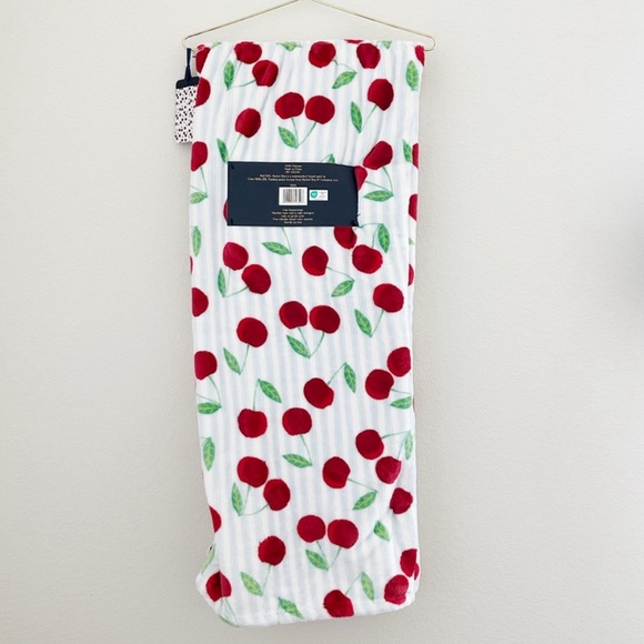 Rachel Roy Cherry Oversized Plush Throw - Picture 3 of 7